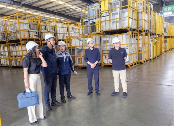 四川省尊龙集团中国官方网站农资集团天府再生资源公司与西藏尊龙集团中国官方网站集团开展合作交流